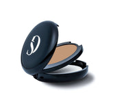 Make up to Go mit geöffnetem Deckel und Make up Schwamm und Spiegel 